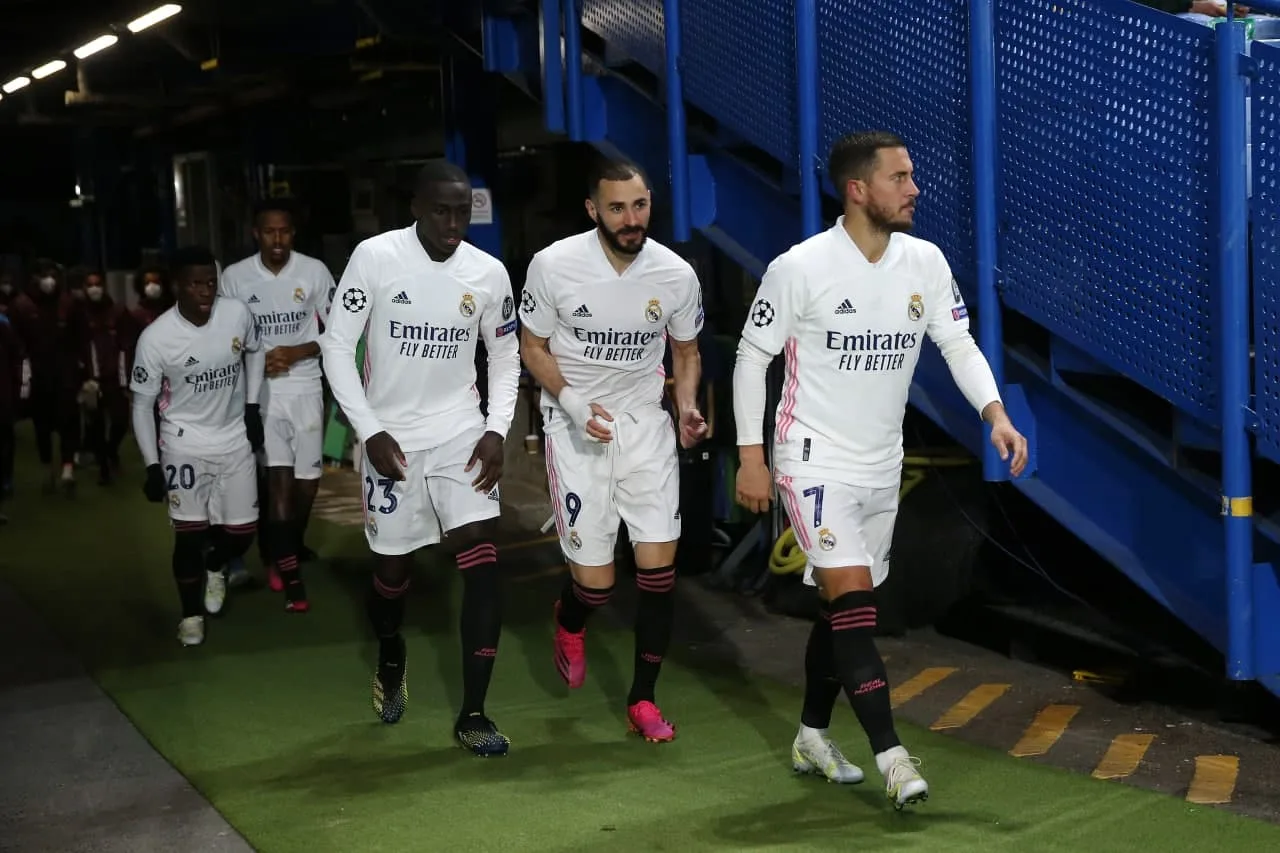 موقف كريم بنزيما وميندي من المشاركة في التشكيلة الأساسية لريال مدريد